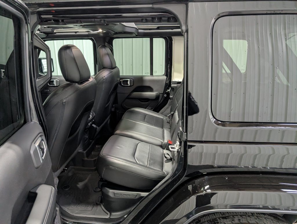 Used 2023 Jeep Wrangler Unlimited Sahara w/ Cold Weather Group AWD/4WD image 10