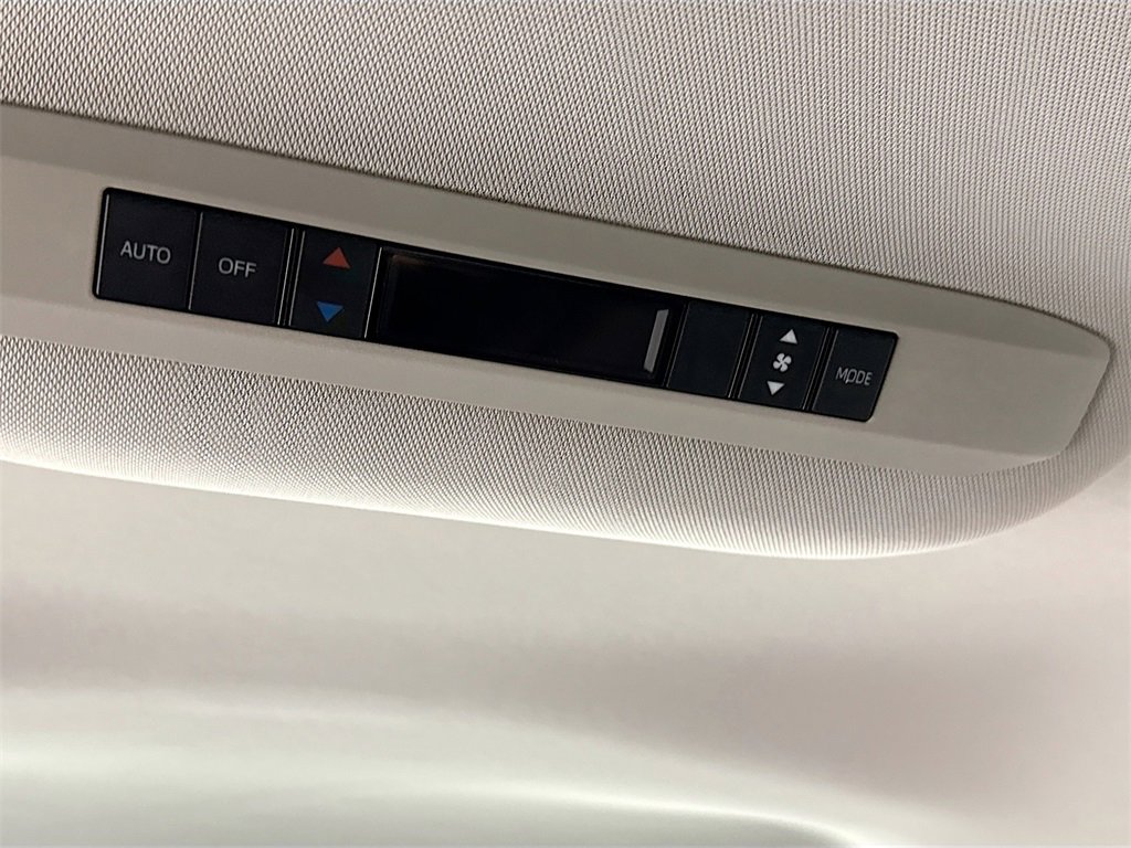 Used 2022 Toyota Sienna LE image 24