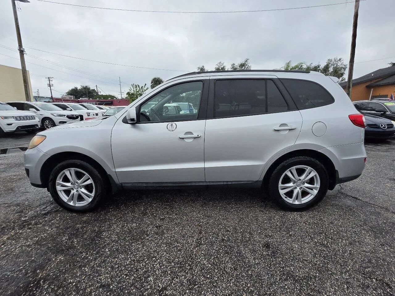 Used 2011 Hyundai Santa Fe SE FWD image 4