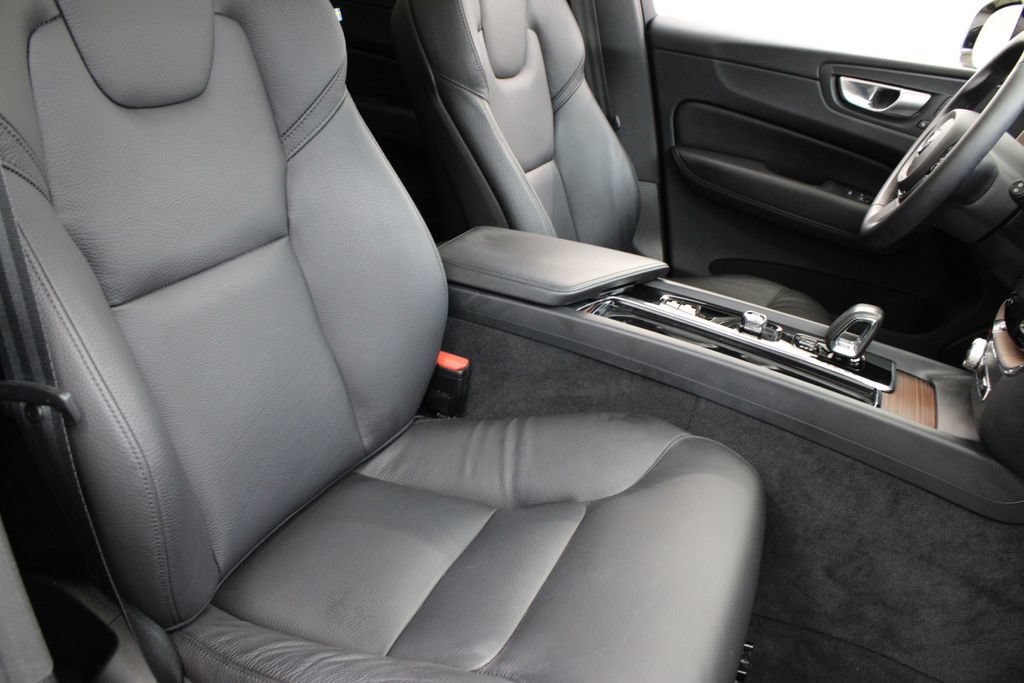 Used 2024 Volvo XC60 B5 Plus w/ Protection Package Premier AWD/4WD image 26