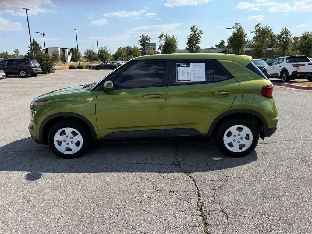 Used 2020 Hyundai Venue SE FWD image 4