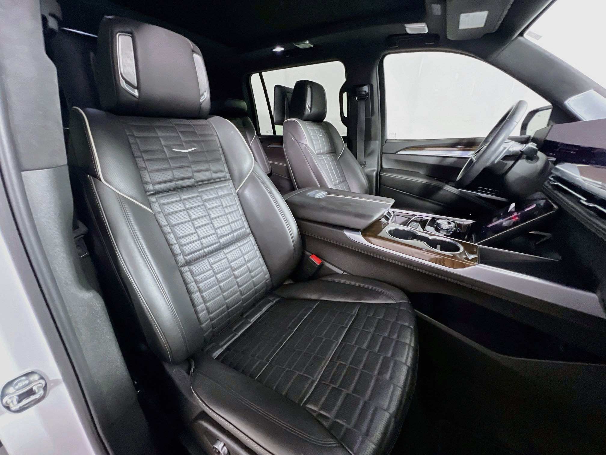 Used 2025 Cadillac Escalade ESV Sport Platinum AWD/4WD image 30