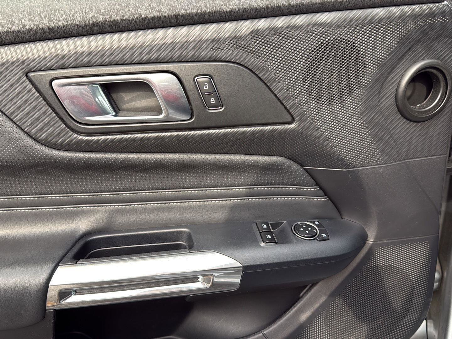 Used 2024 Ford Mustang Premium image 3