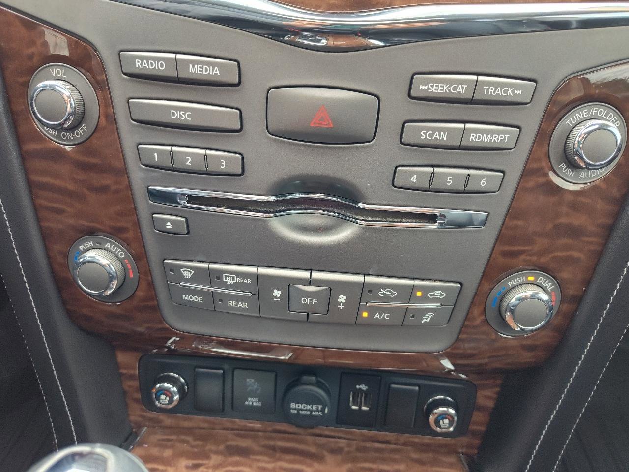 Used 2019 Nissan Armada Platinum w/ Captain's Chairs Package RWD image 23