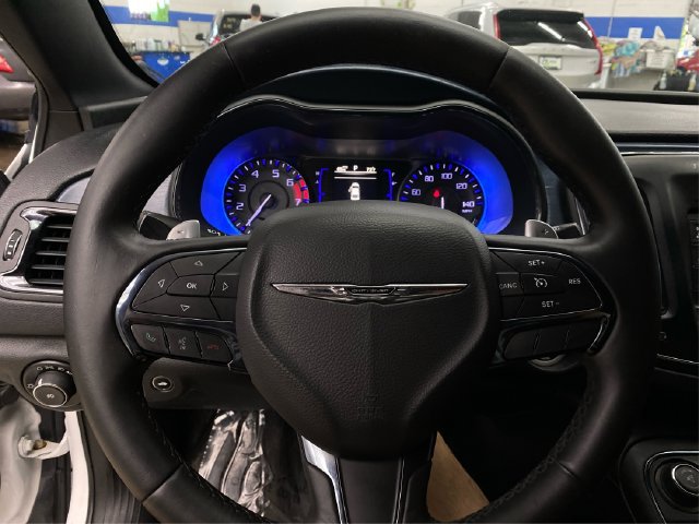 Used 2015 Chrysler 200 S FWD image 22