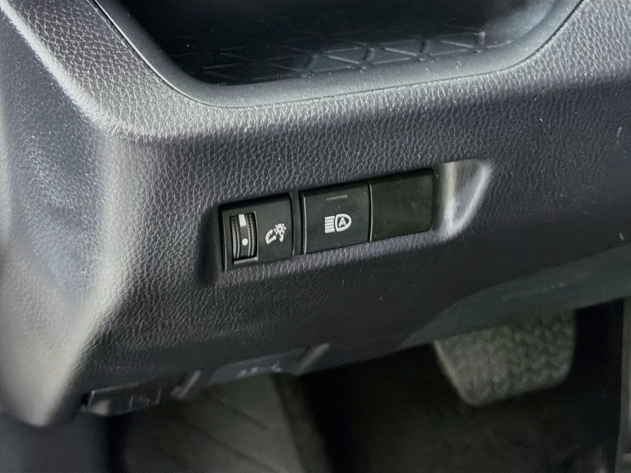 Used 2025 Toyota RAV4 LE FWD image 17
