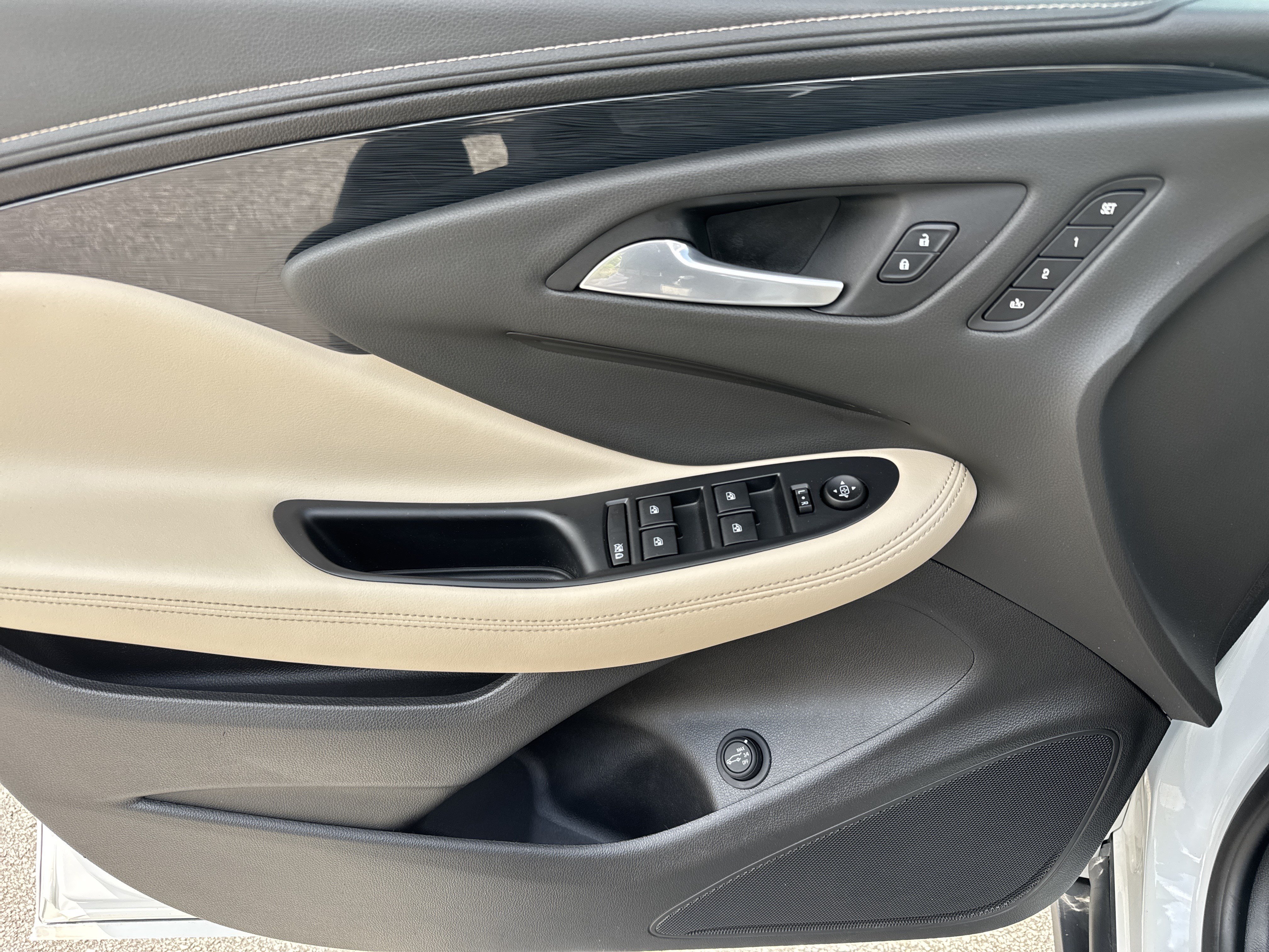 Used 2017 Buick Envision Essence FWD image 14
