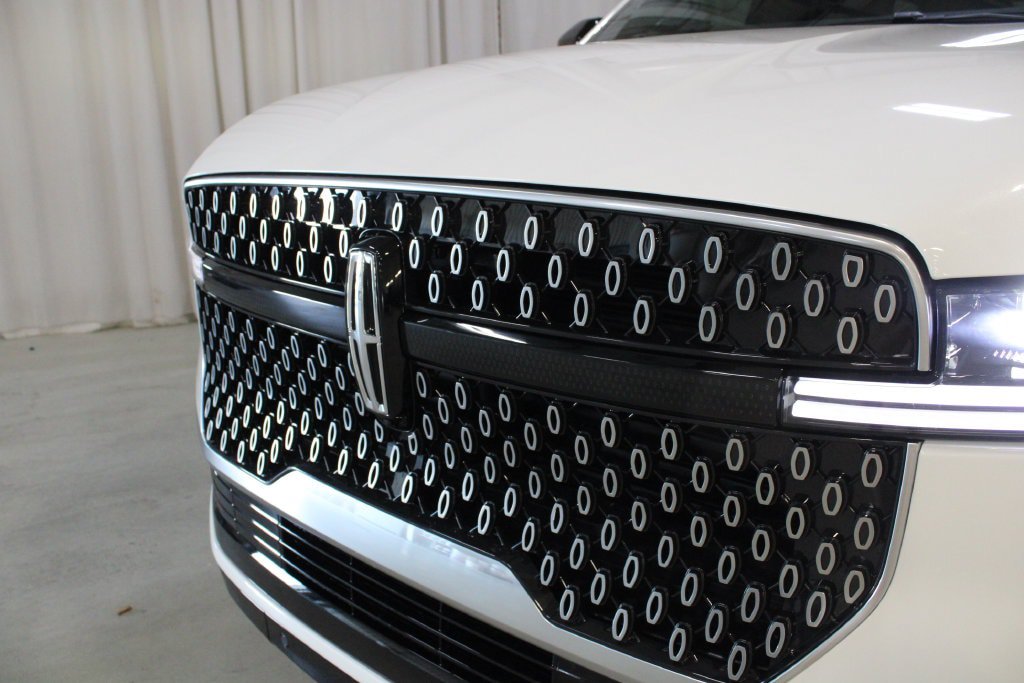 New 2027 Lincoln Navigator Reserve AWD/4WD image 32