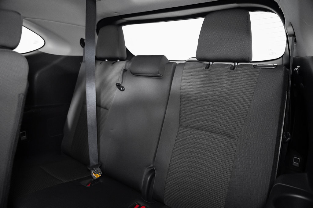 Used 2023 Toyota Highlander LE FWD image 23