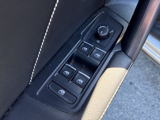 Used 2022 Volkswagen Tiguan SE w/ Panoramic Sunroof Package AWD/4WD image 23