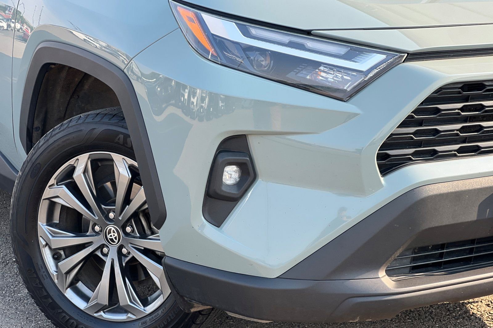 Used 2022 Toyota RAV4 XLE Premium image 29