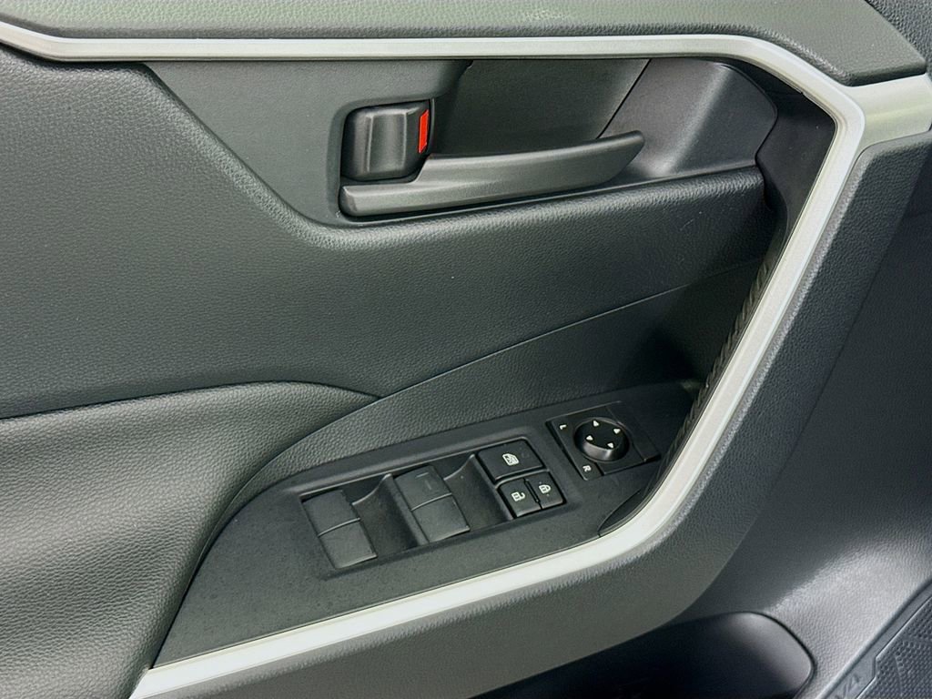 Used 2023 Toyota RAV4 LE image 22