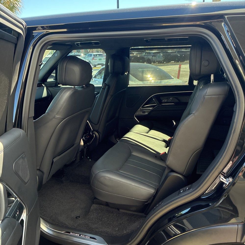Used 2024 Land Rover Range Rover Long Wheelbase SE image 12