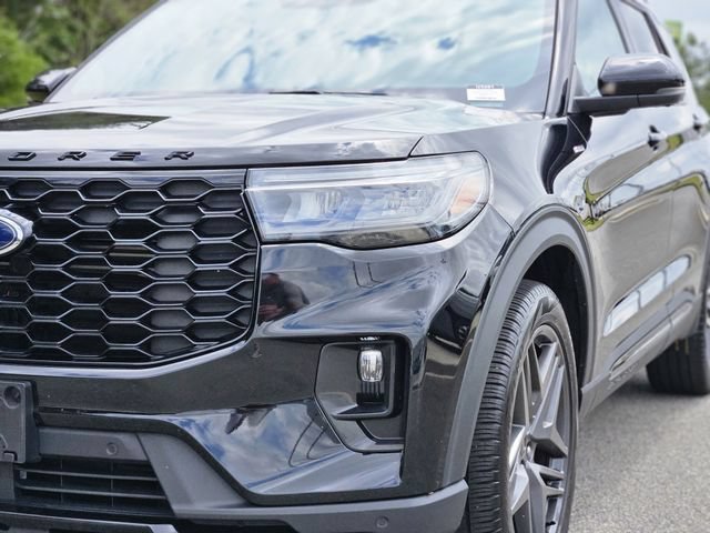 Used 2025 Ford Explorer ST-Line w/ ST-Line Street Pack AWD/4WD image 9