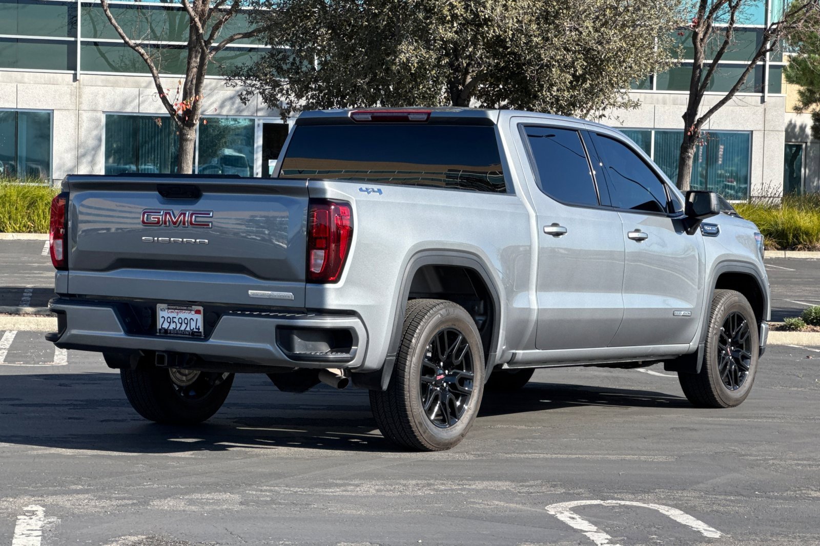 Used 2025 GMC Sierra 1500 Elevation image 4