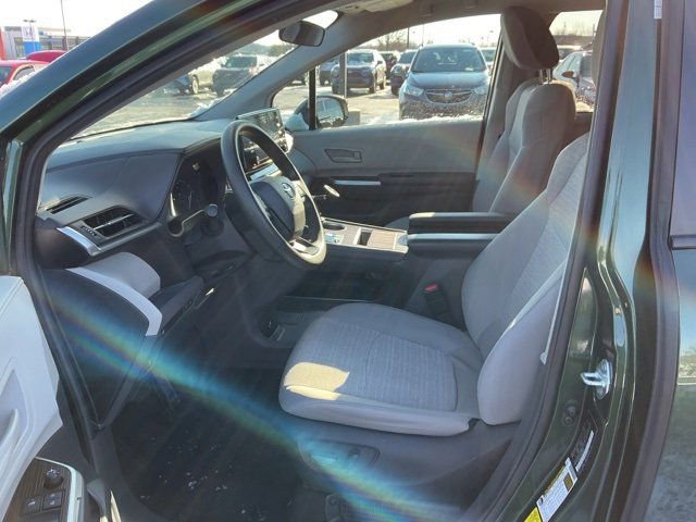 Used 2024 Toyota Sienna LE image 12