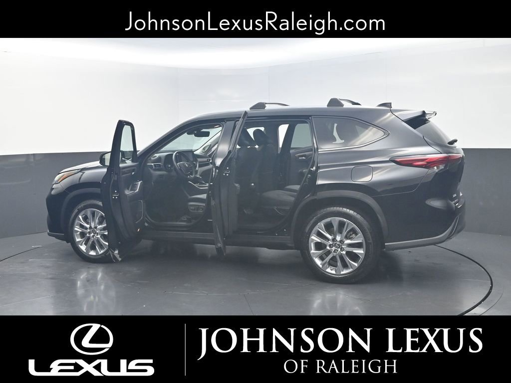 Used 2021 Toyota Highlander Limited image 28