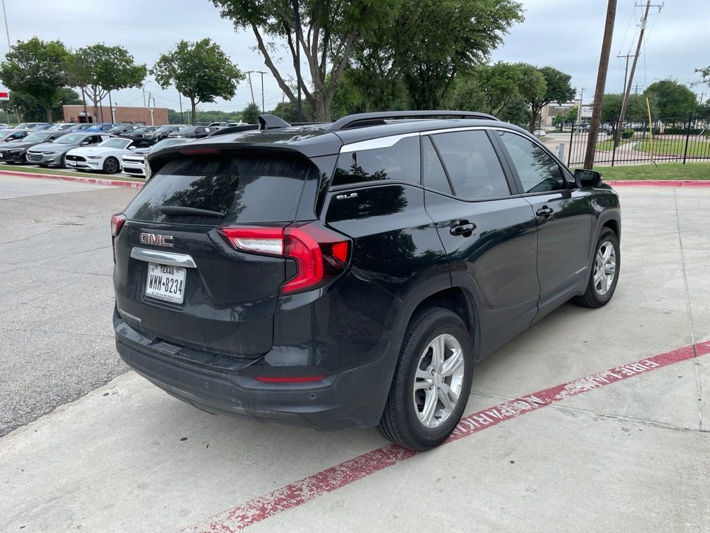 Used 2024 GMC Terrain SLE w/ Driver Convenience Package FWD image 4