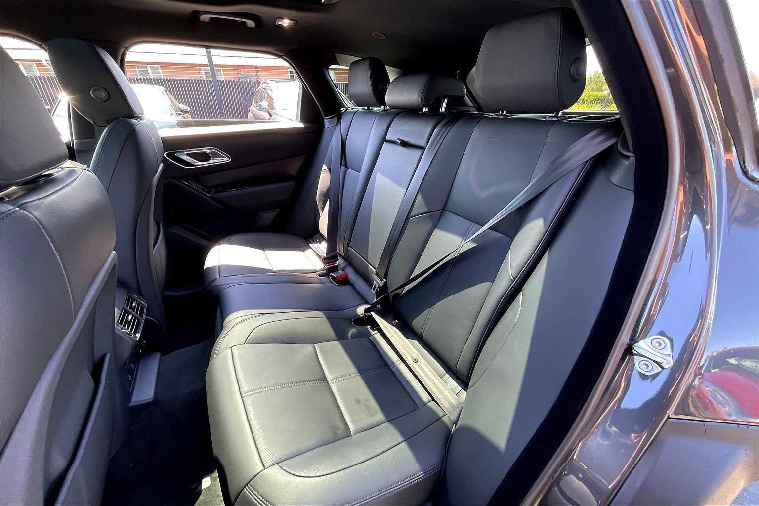 New 2026 Land Rover Range Rover Velar Dynamic SE image 9