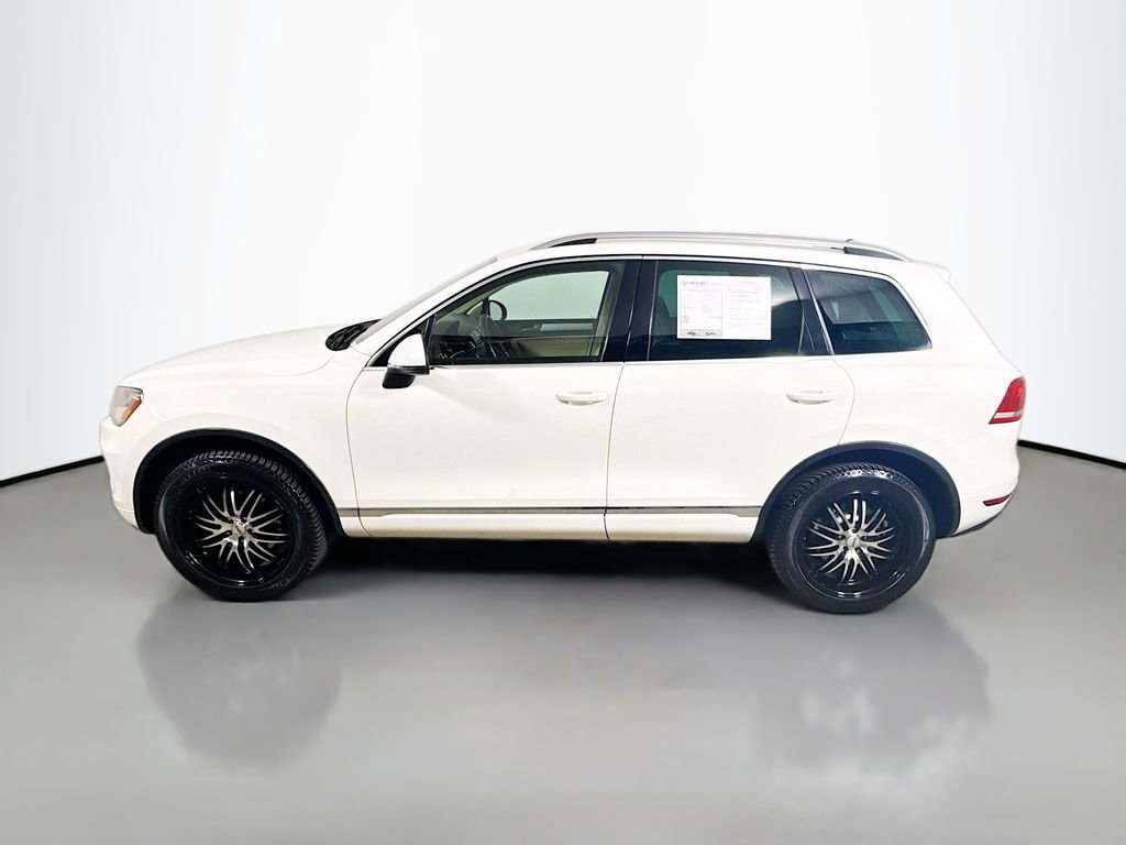 Used 2011 Volkswagen Touareg Sport image 4