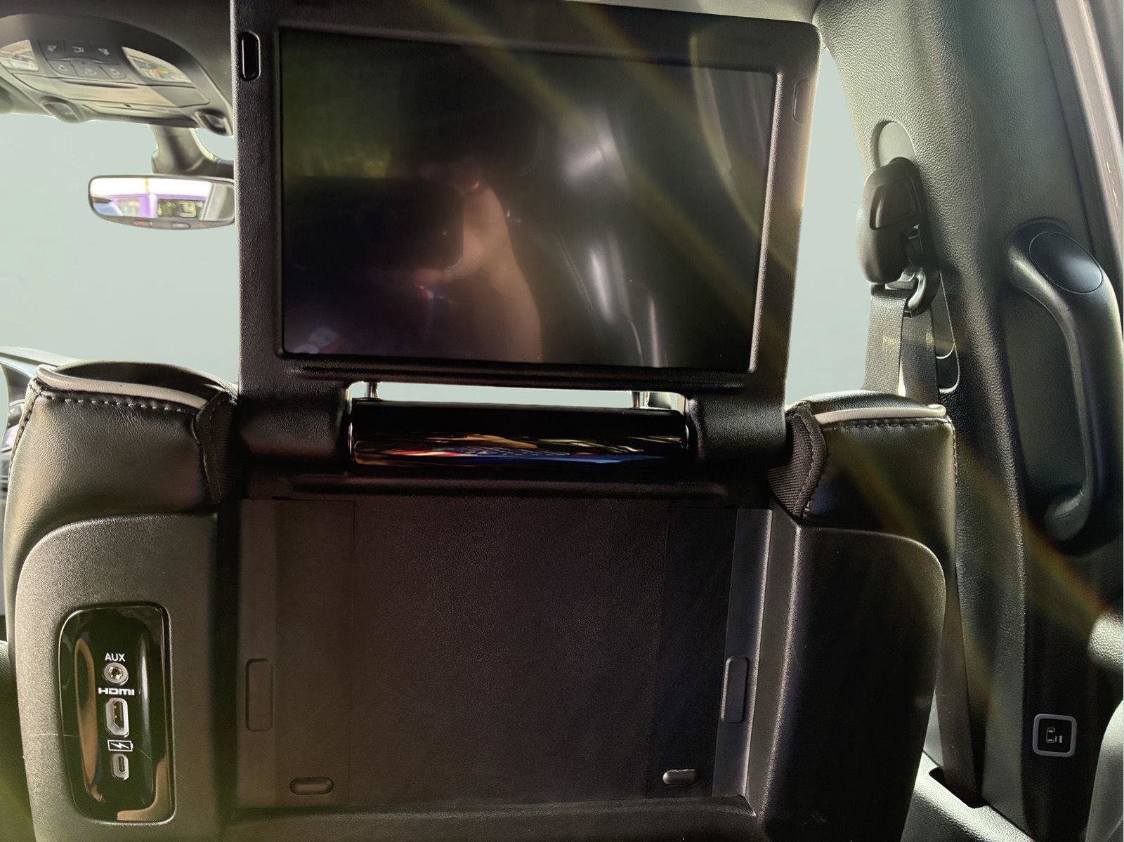 Used 2024 Chrysler Pacifica Premium FWD image 15