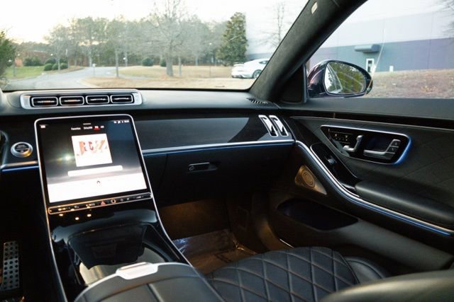 Used 2021 Mercedes-Benz S 580 4MATIC Sedan w/ AMG Line image 24