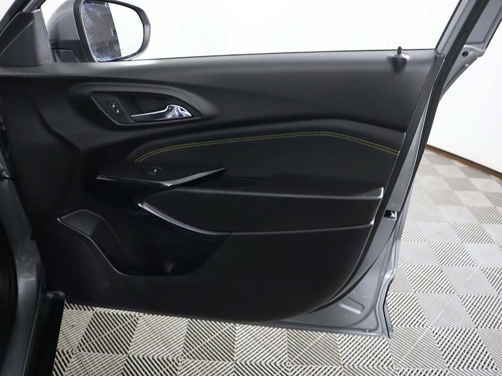 Used 2024 Chevrolet Trax LT w/ LT Convenience Package FWD image 21