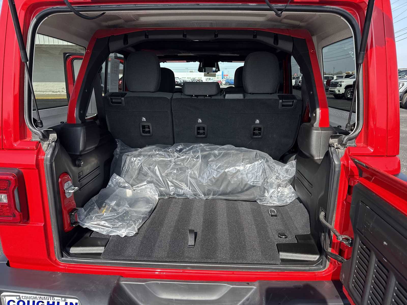 Used 2025 Jeep Wrangler Unlimited Sahara AWD/4WD image 19