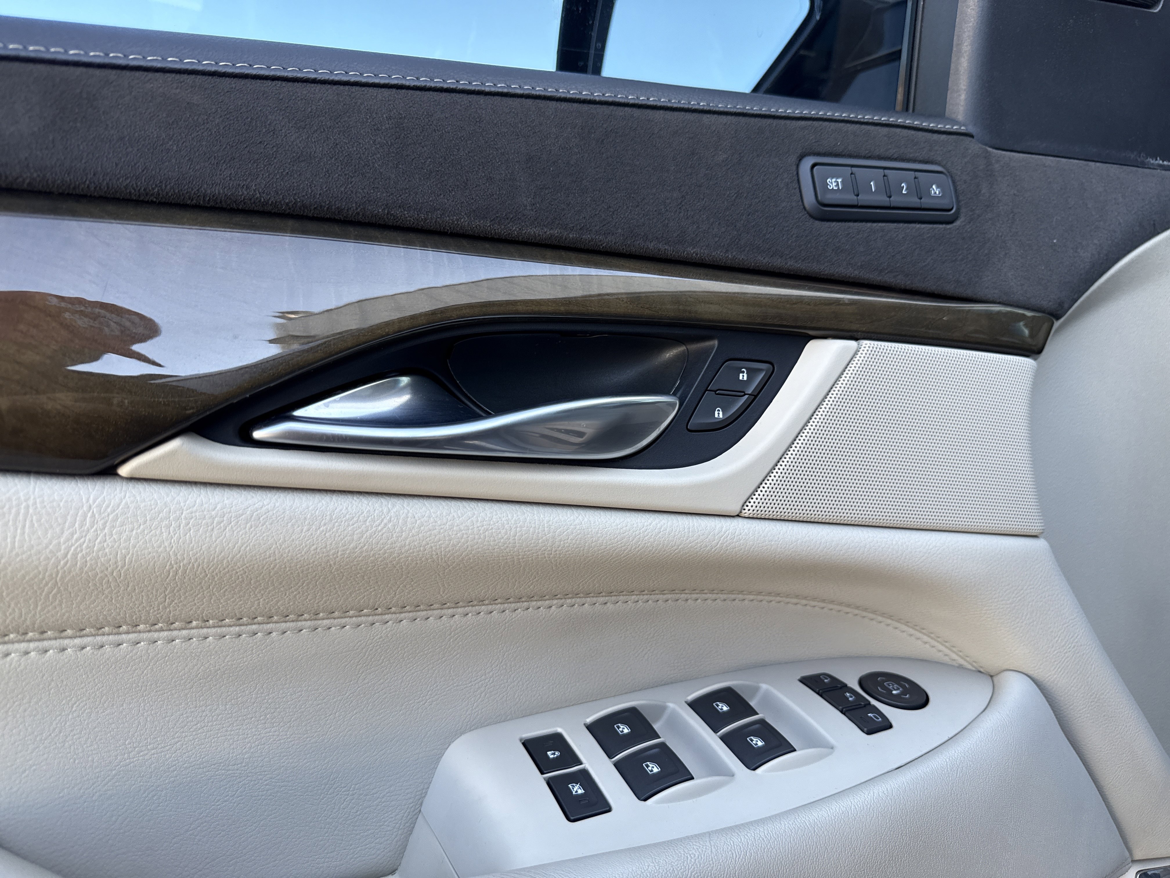 Used 2018 Cadillac Escalade Luxury w/ LPO, Radiant Package image 13