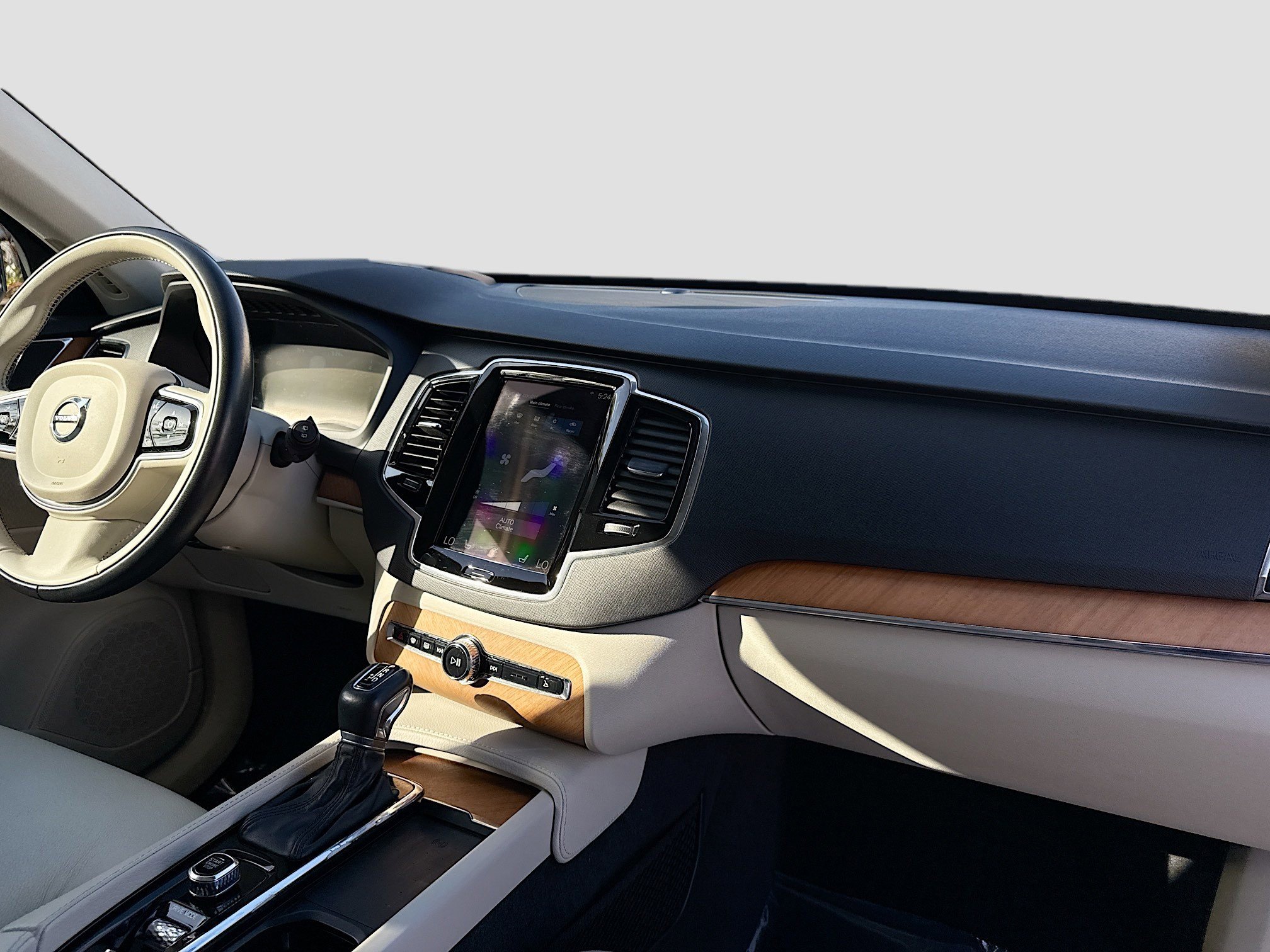 Used 2021 Volvo XC90 T6 Momentum w/ Advanced Package image 33