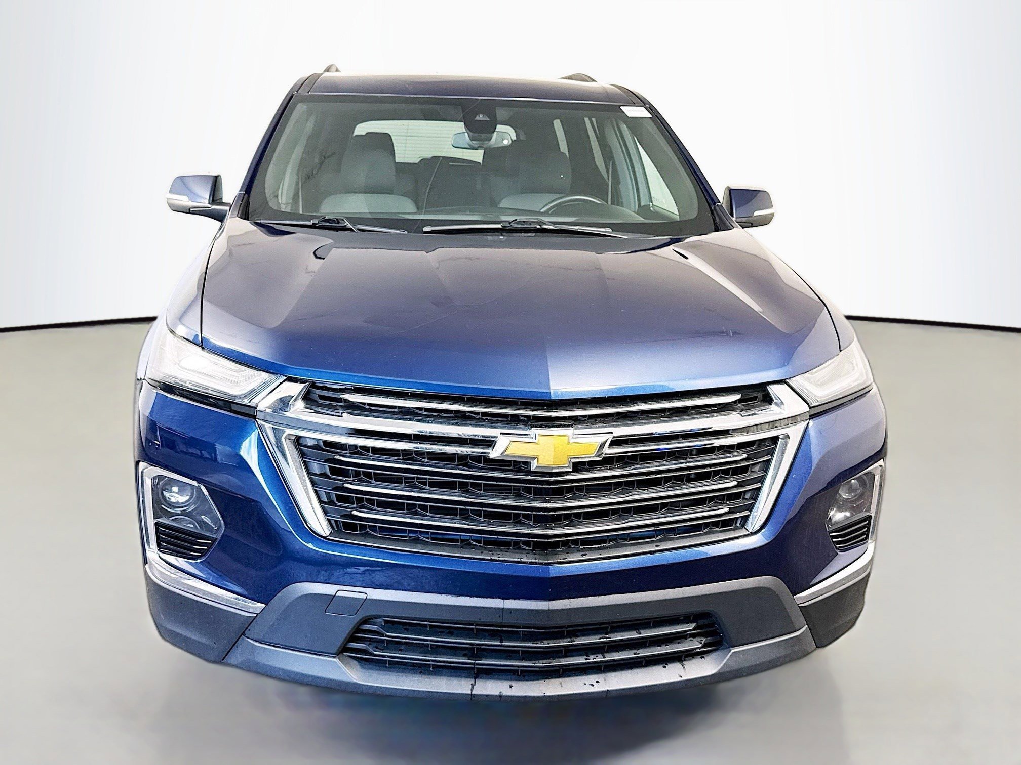 Used 2023 Chevrolet Traverse LT image 2