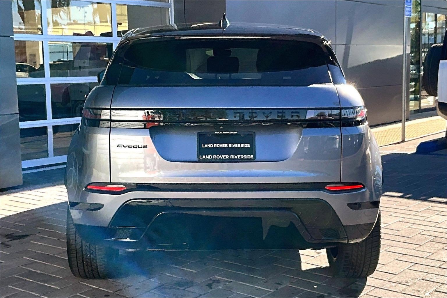 Used 2025 Land Rover Range Rover Evoque Dynamic SE image 4