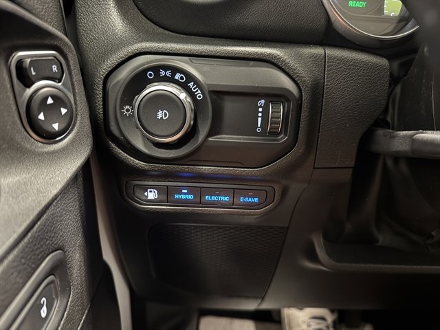 Used 2023 Jeep Wrangler Unlimited Sahara w/ Cold Weather Group AWD/4WD image 30