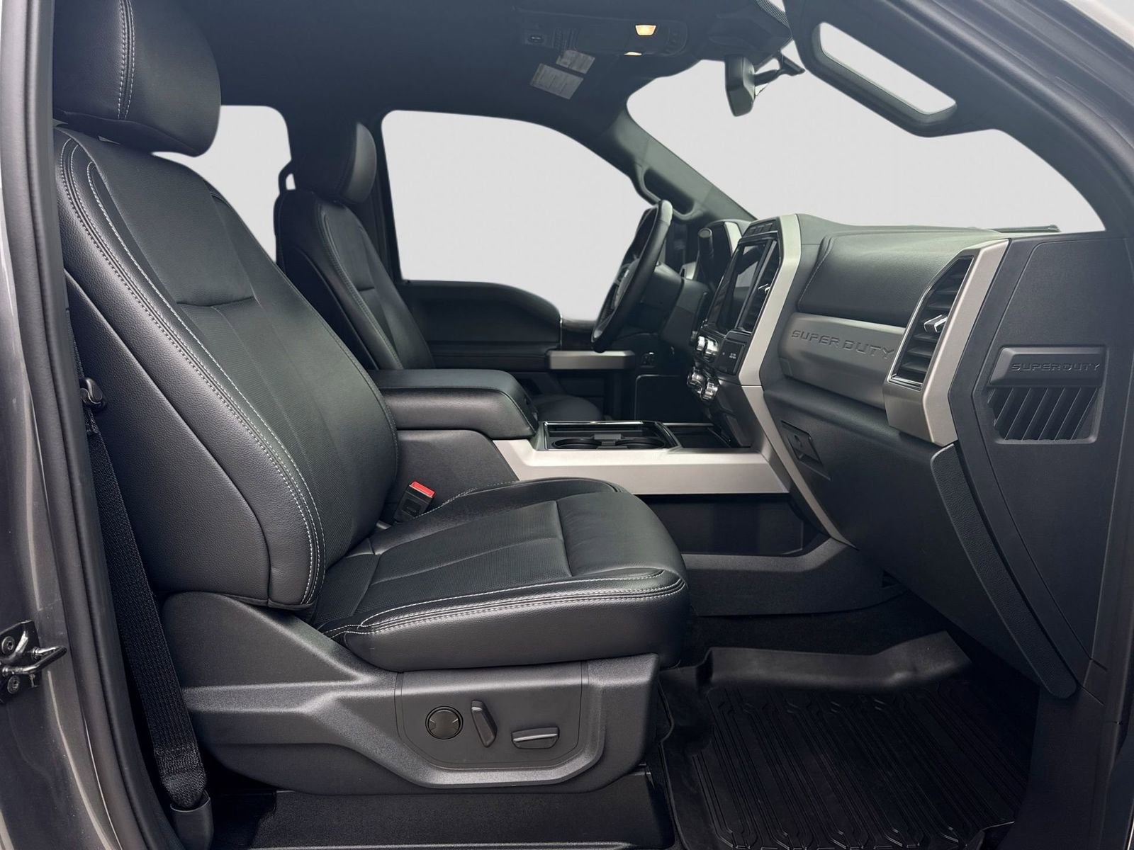 Certified 2022 Ford F250 Lariat w/ Tremor Off-Road Package image 9