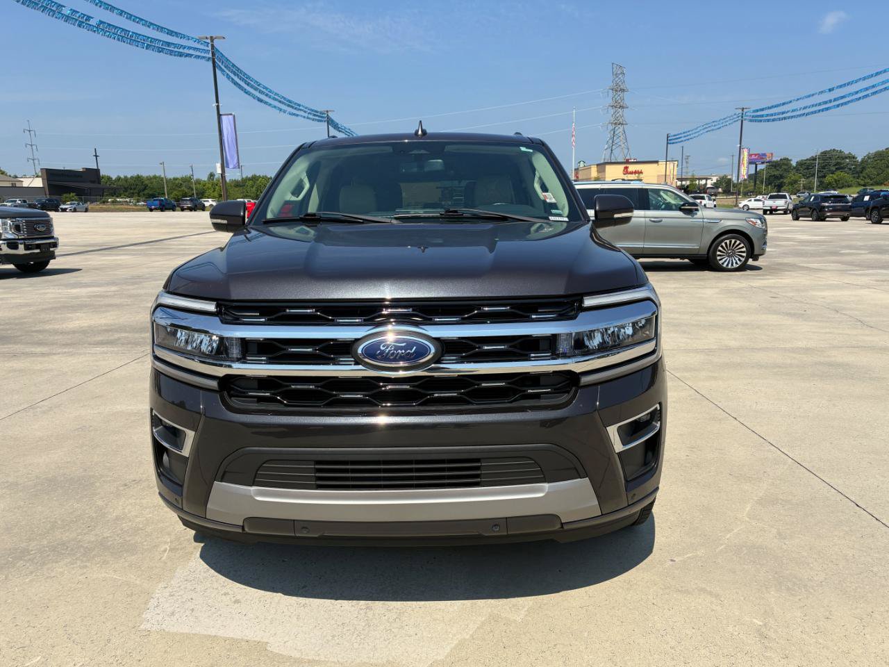 Used 2024 Ford Expedition Limited RWD image 3