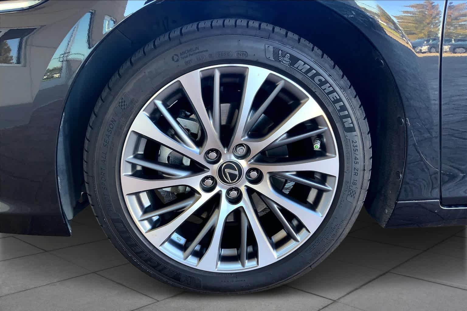 Used 2019 Lexus ES 350 w/ Premium Package FWD image 10