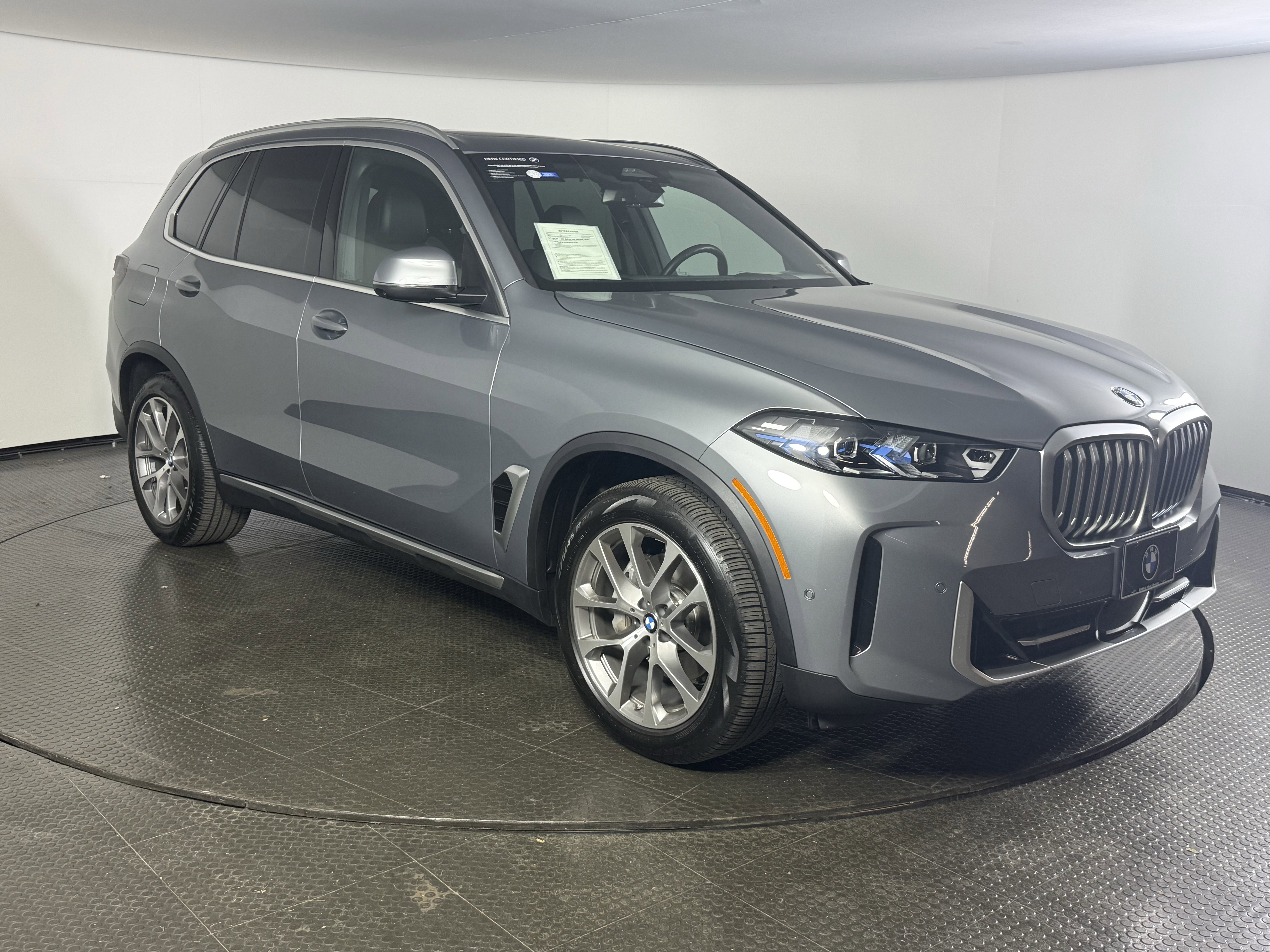 Certified 2025 BMW X5 xDrive40i w/ Executive Package image 3