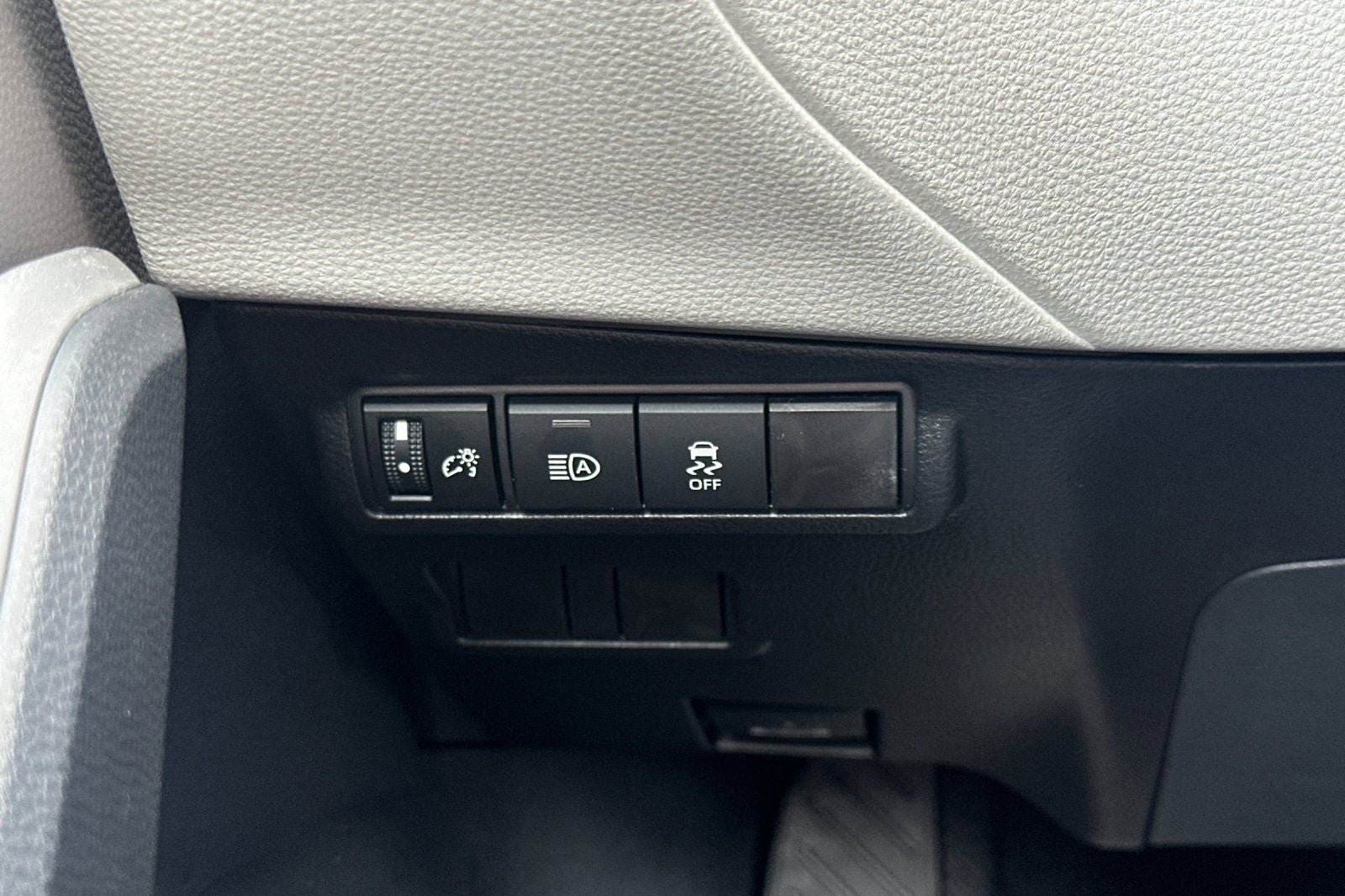 New 2026 Toyota Corolla Cross L FWD image 28
