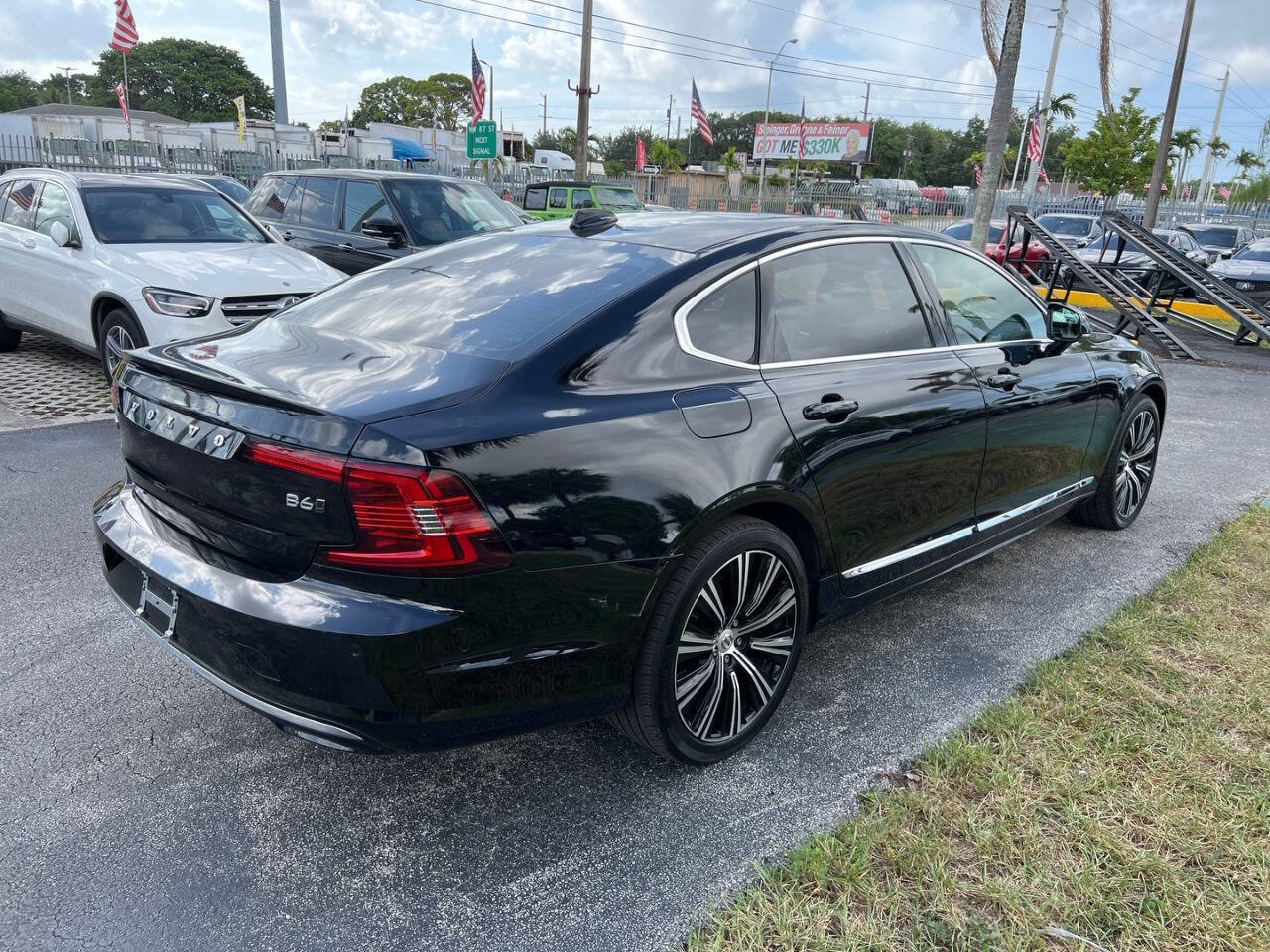 Used 2023 Volvo S90 B6 Plus image 5