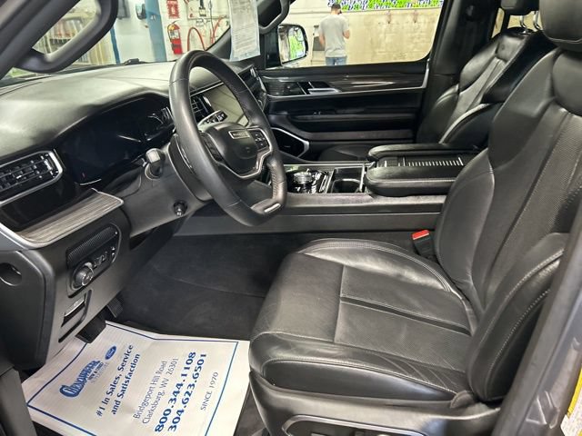 Used 2022 Jeep Wagoneer Series III w/ Premium Group I AWD/4WD image 11