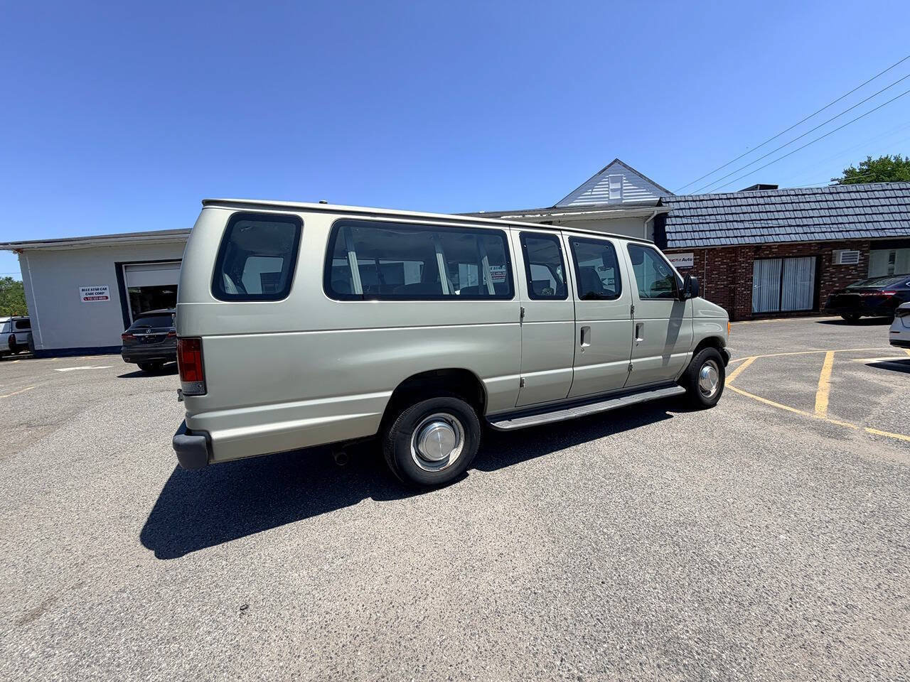 Used 2006 Ford E-350 and Econoline 350 XL RWD image 12