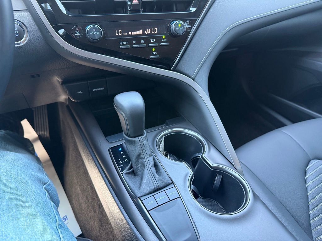 Used 2022 Toyota Camry SE w/ Convenience Package image 21