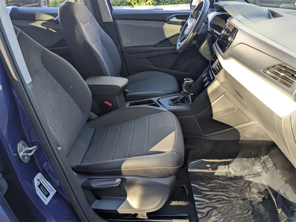Used 2024 Volkswagen Taos SE image 30