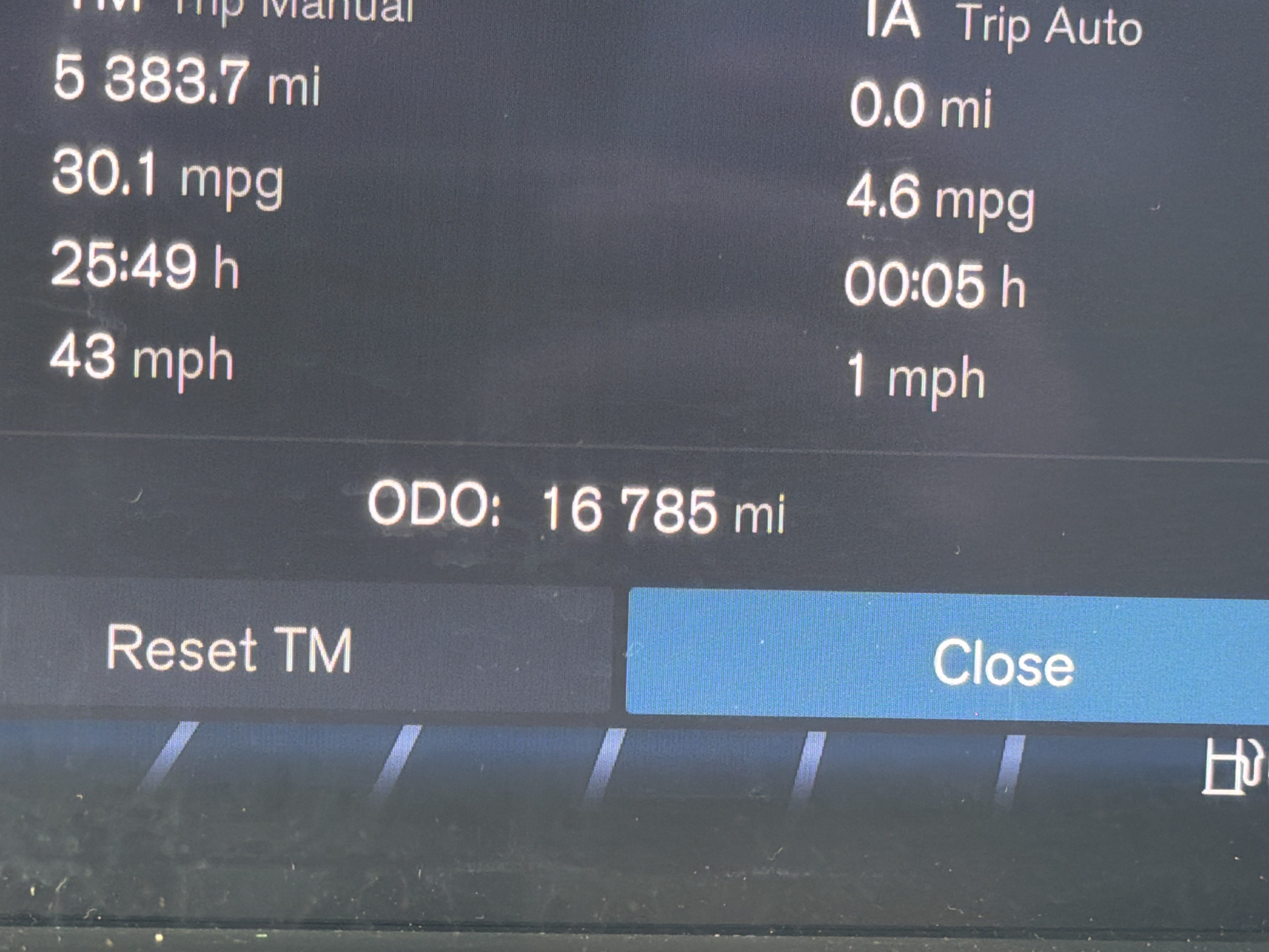 Certified 2026 Volvo XC40 B5 Plus AWD/4WD image 22