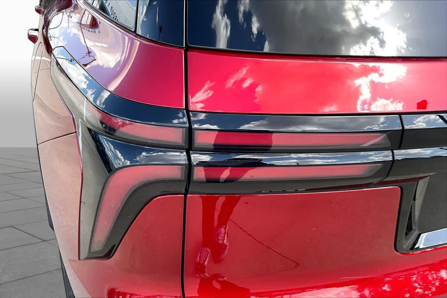 New 2027 Chevrolet Traverse LT w/ Driver Confidence Package FWD image 14