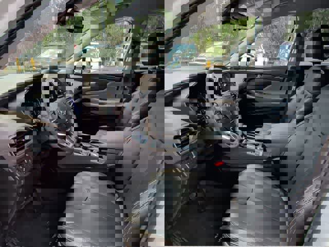 Used 2020 Hyundai Santa Fe SEL image 2