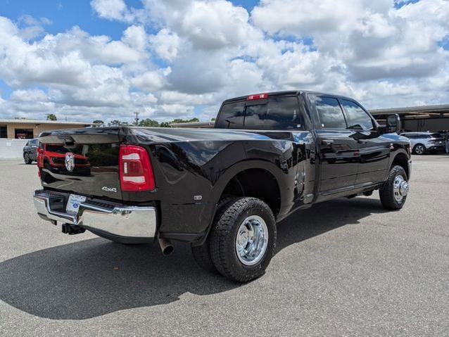 Used 2024 RAM 3500 Tradesman w/ Chrome Appearance Group AWD/4WD image 3