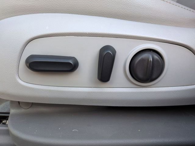 Used 2023 GMC Acadia SLT image 13