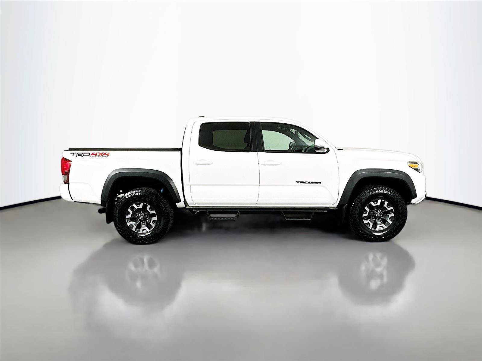 Used 2017 Toyota Tacoma TRD Off-Road AWD/4WD image 18