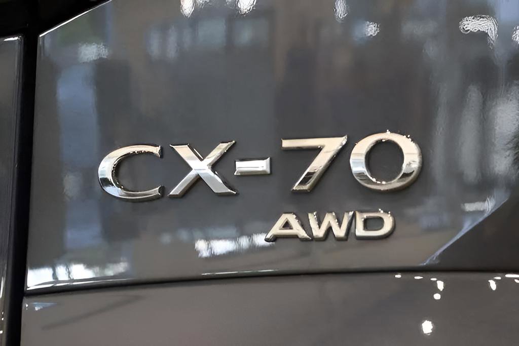 New 2025 MAZDA CX-70 Plug-In Hybrid w/ Premium Pkg AWD/4WD image 17
